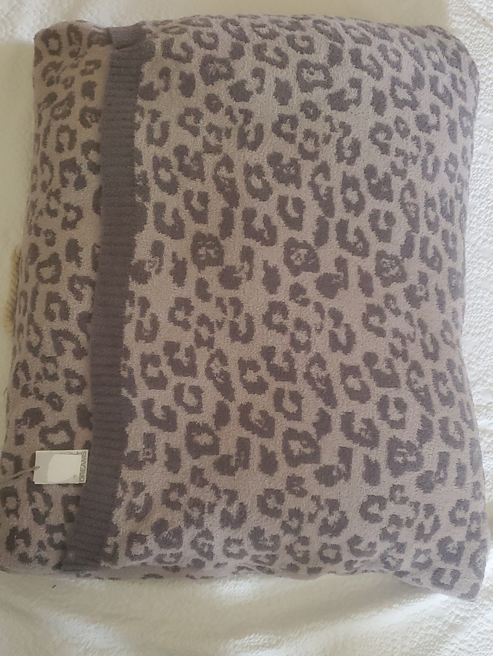 COZY CHIC LEOPARD PRINT PET BED BY BAREFOOD DREAMS IN GREY /SZ:LARGE:32"×40"